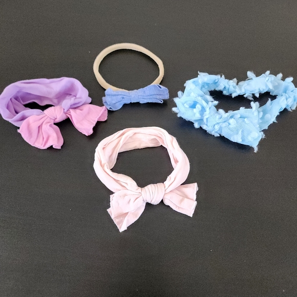 3/$12 ● 4 headband variety size 0-12m - Picture 1 of 2